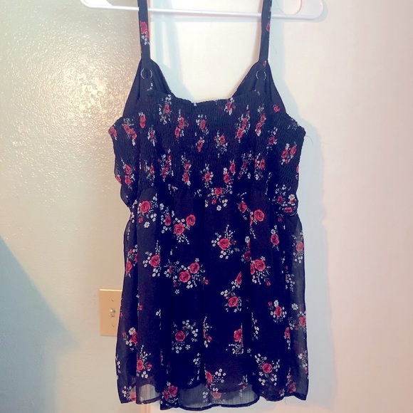 🌹 Torrid Floral Cami 🌹 - Picture 7 of 9